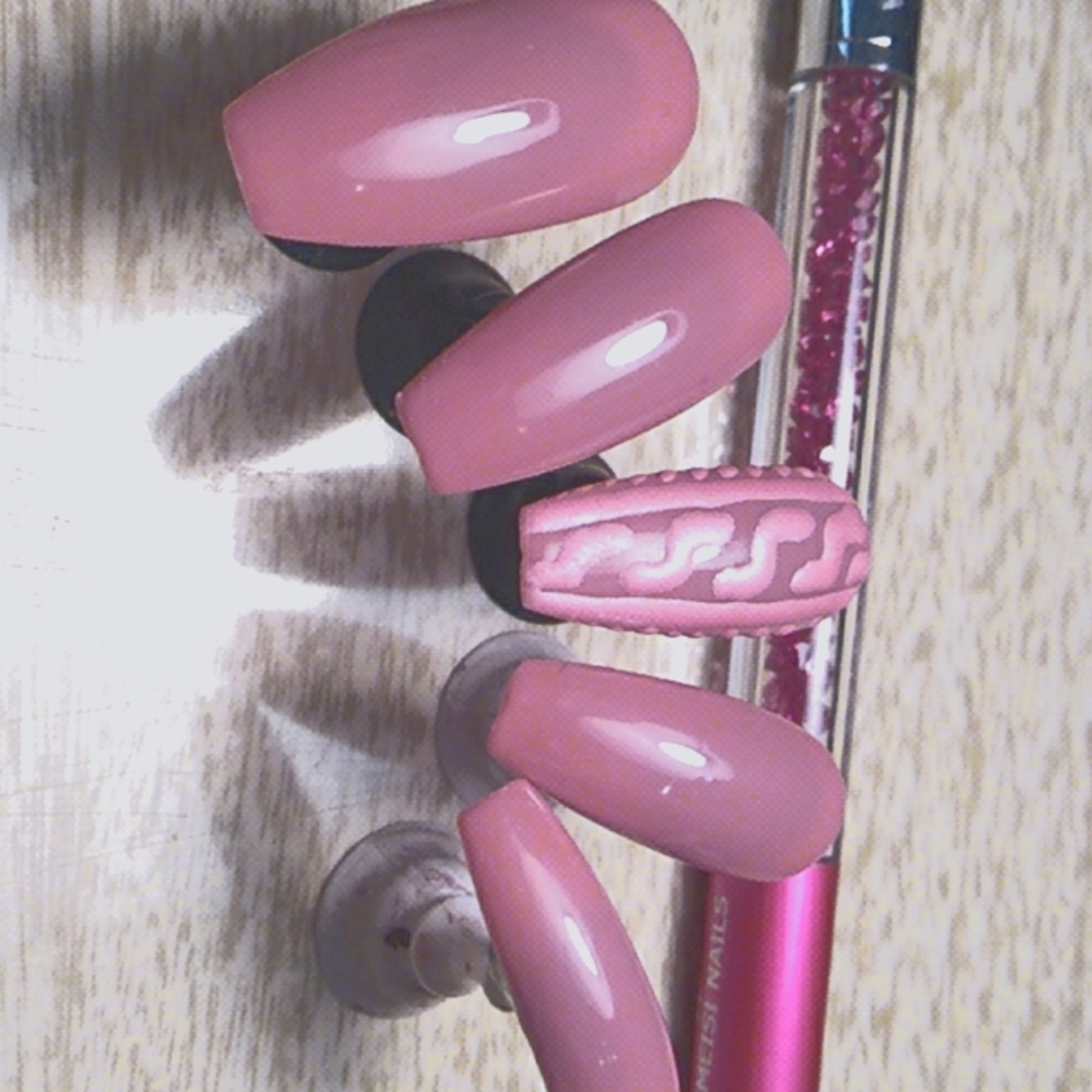 Press on nails. Cable knit art. Christmas holidays pink